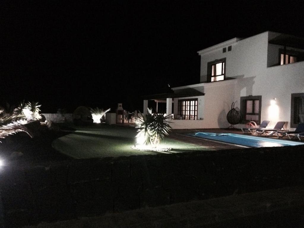 Luxury 3Bed Villa With Heated Private Pool, Full Sky And Free Wifi Playa Blanca  Bagian luar foto