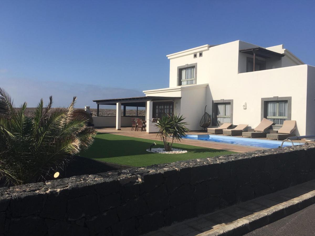 Luxury 3Bed Villa With Heated Private Pool, Full Sky And Free Wifi Playa Blanca  Bagian luar foto